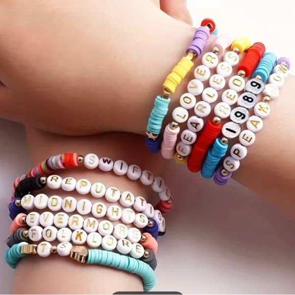 Taylor Swift 3 piece Bundle 🫶1989 Swiftie bundle!🫶 Tshirt,Sweatshirt - Picture 3 of 4